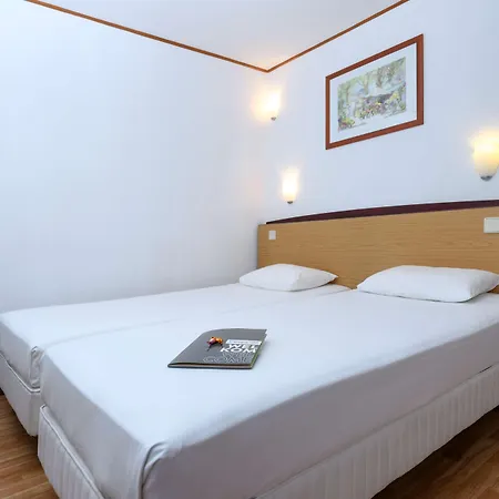 Campanile & Restaurant 2*