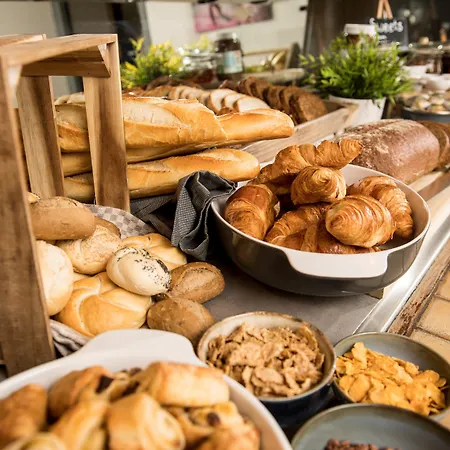 Campanile & Restaurant 2*