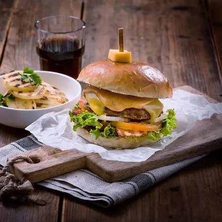 Campanile & Restaurant Hotel