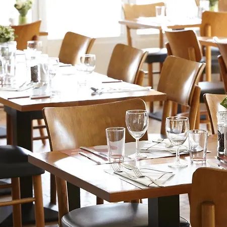 Campanile & Restaurant 2*
