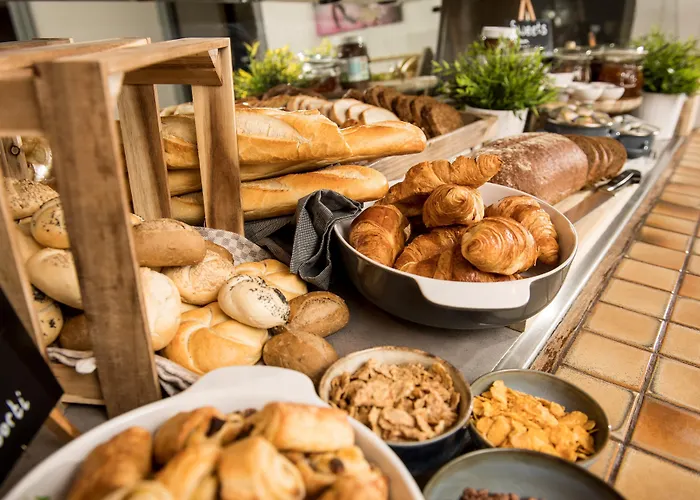 Campanile & Restaurant 2*